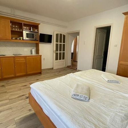 Silent Apartmanhaz Harkány Dış mekan fotoğraf