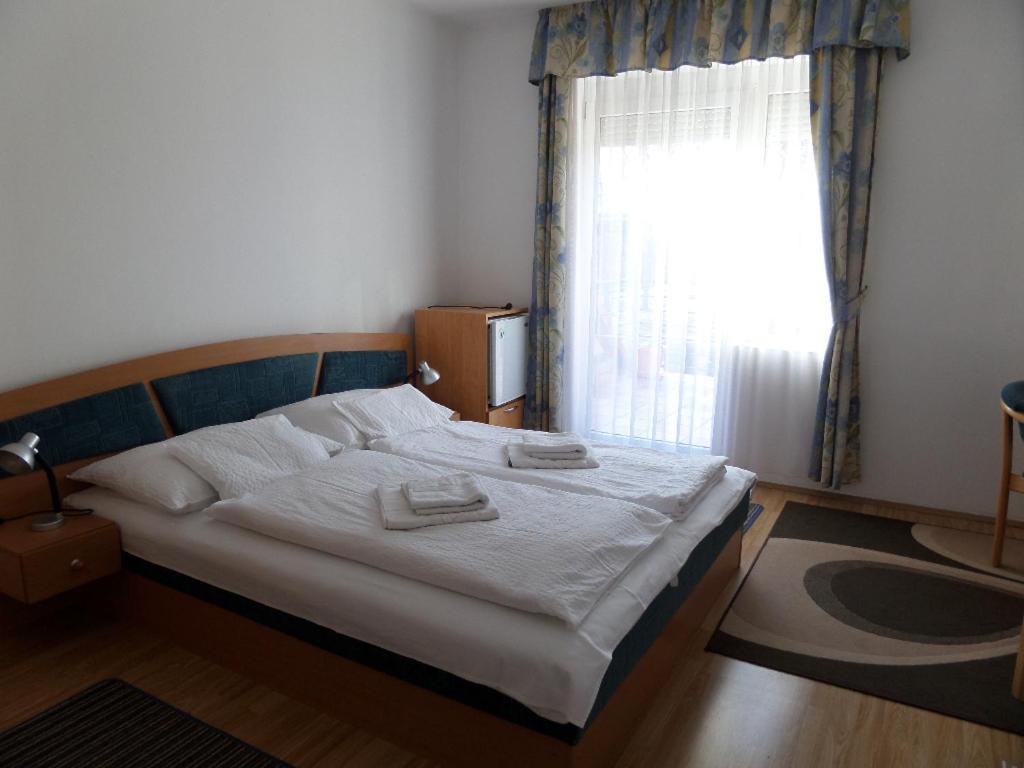 Silent Apartmanhaz Harkány Dış mekan fotoğraf