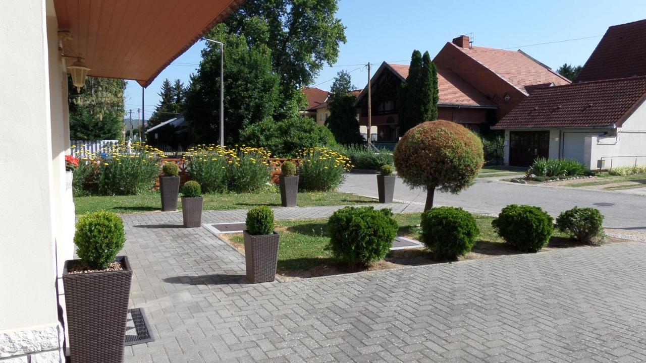 Silent Apartmanhaz Harkány Dış mekan fotoğraf